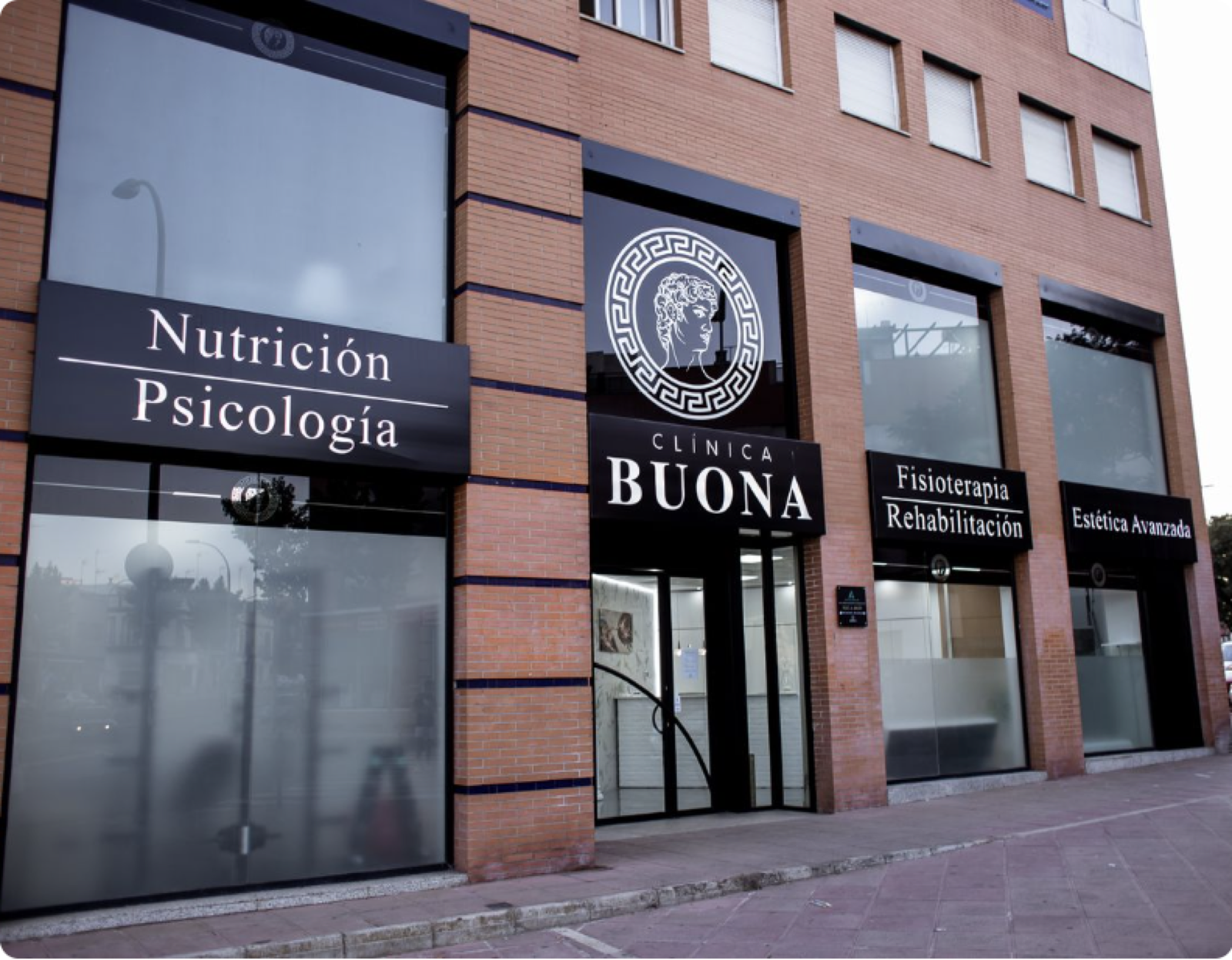Fachada de Clínica Buona en Avenida de España, Dos Hermanas